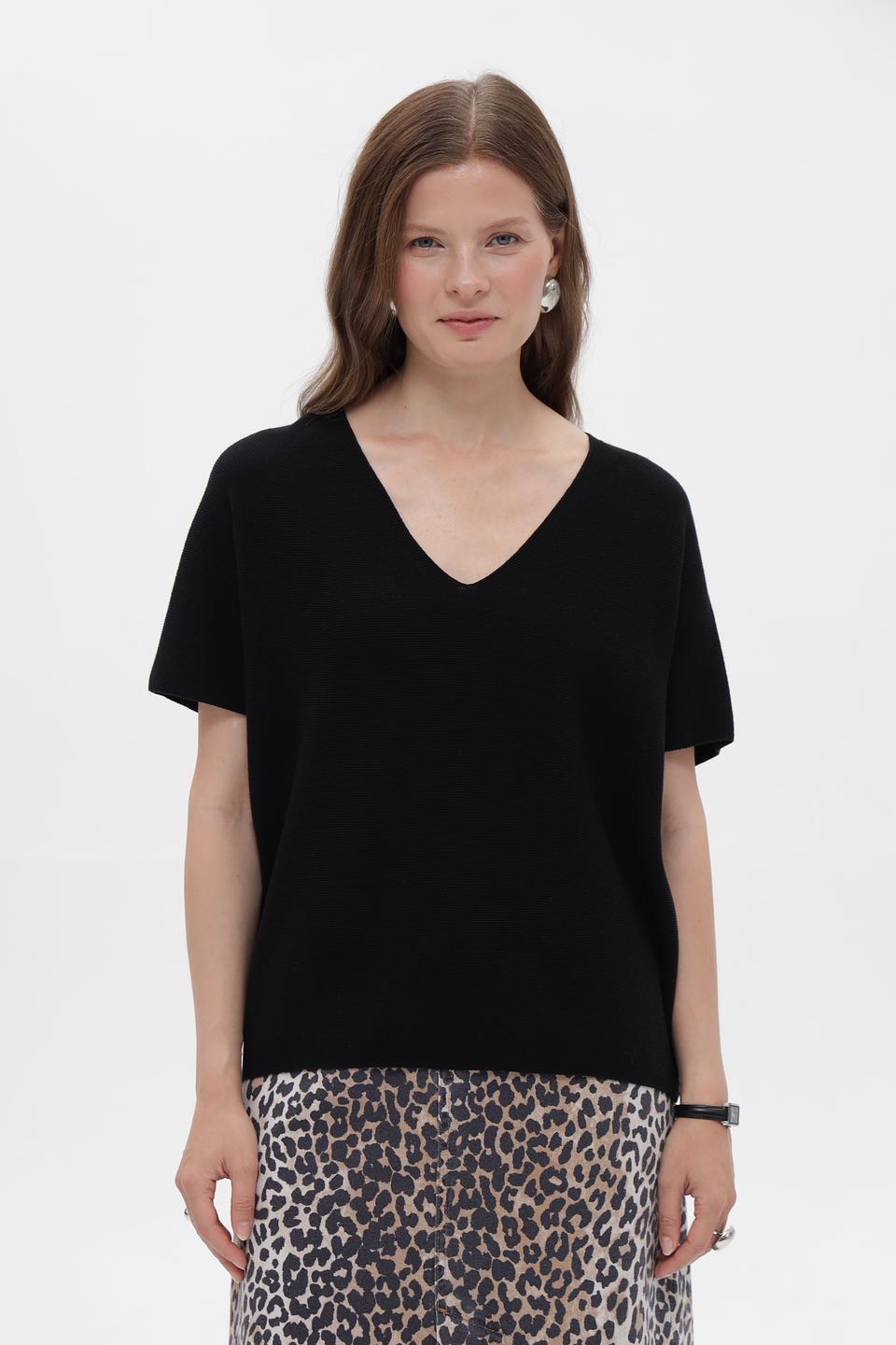 Пуловер Oui женский чёрный с V-образным вырезом