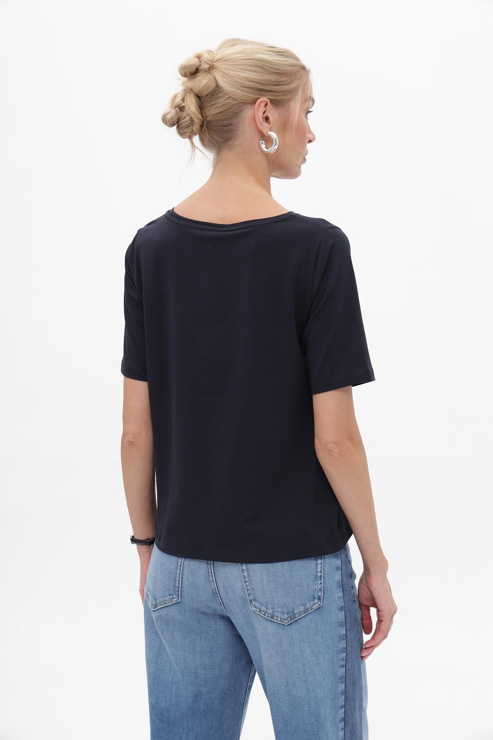 Футболка More and More с надписью