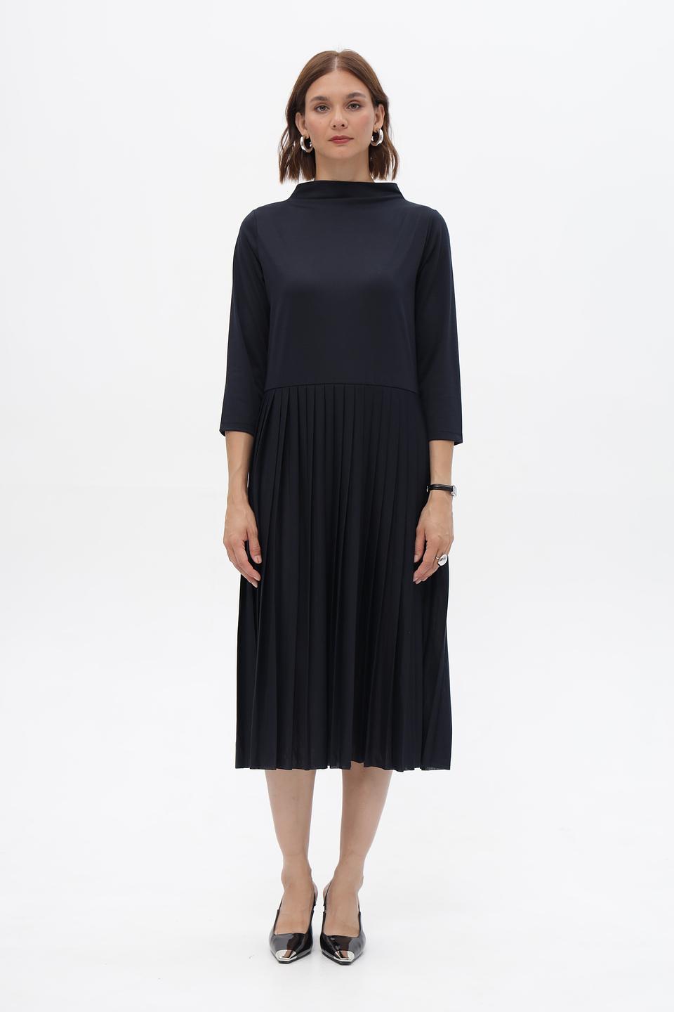 Платье More and More плиссе тёмно-синее