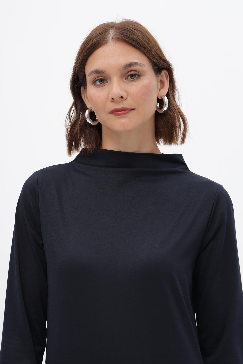 Платье More and More плиссе тёмно-синее