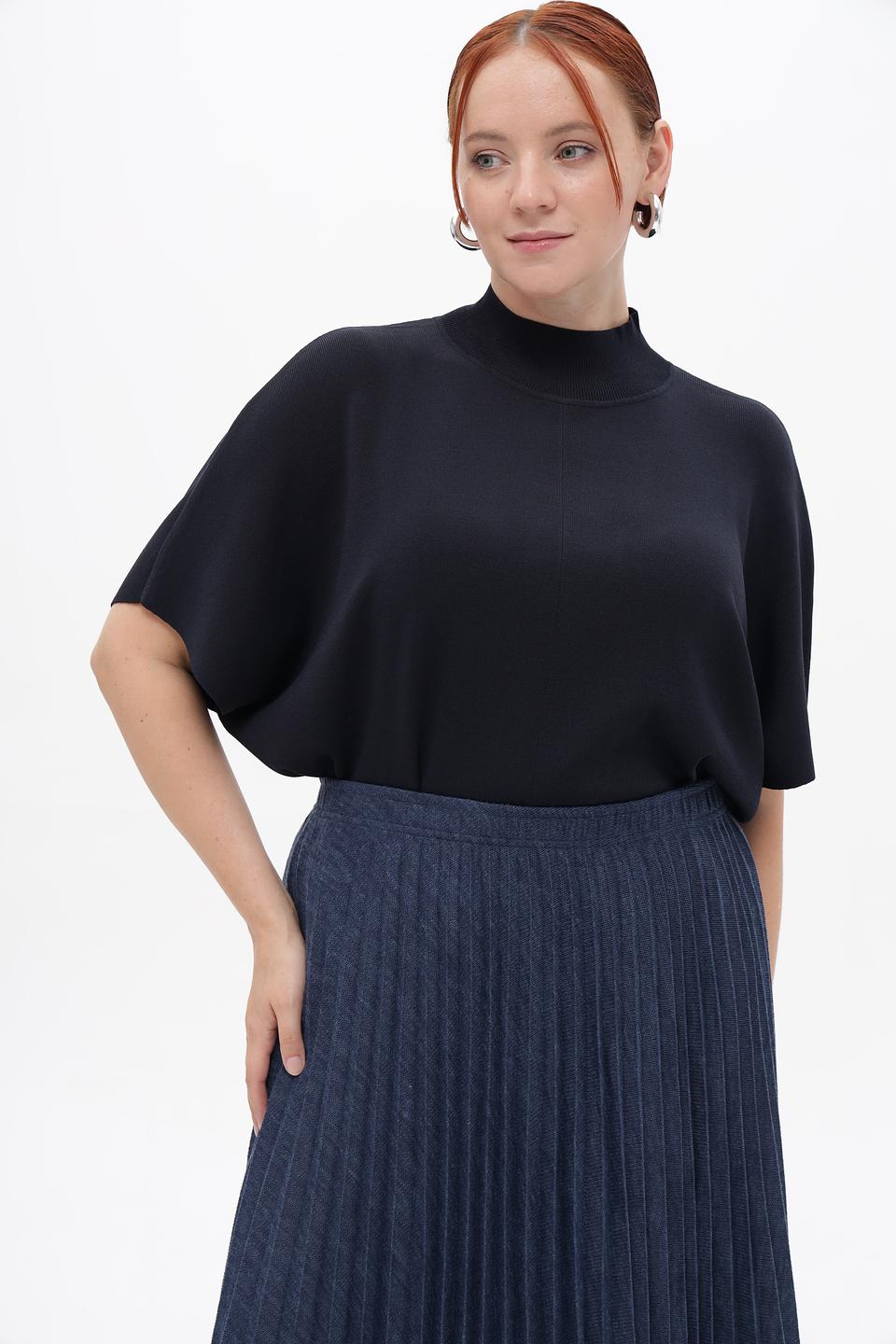 Пуловер Tuzzi чёрный с рукавом-крылышком