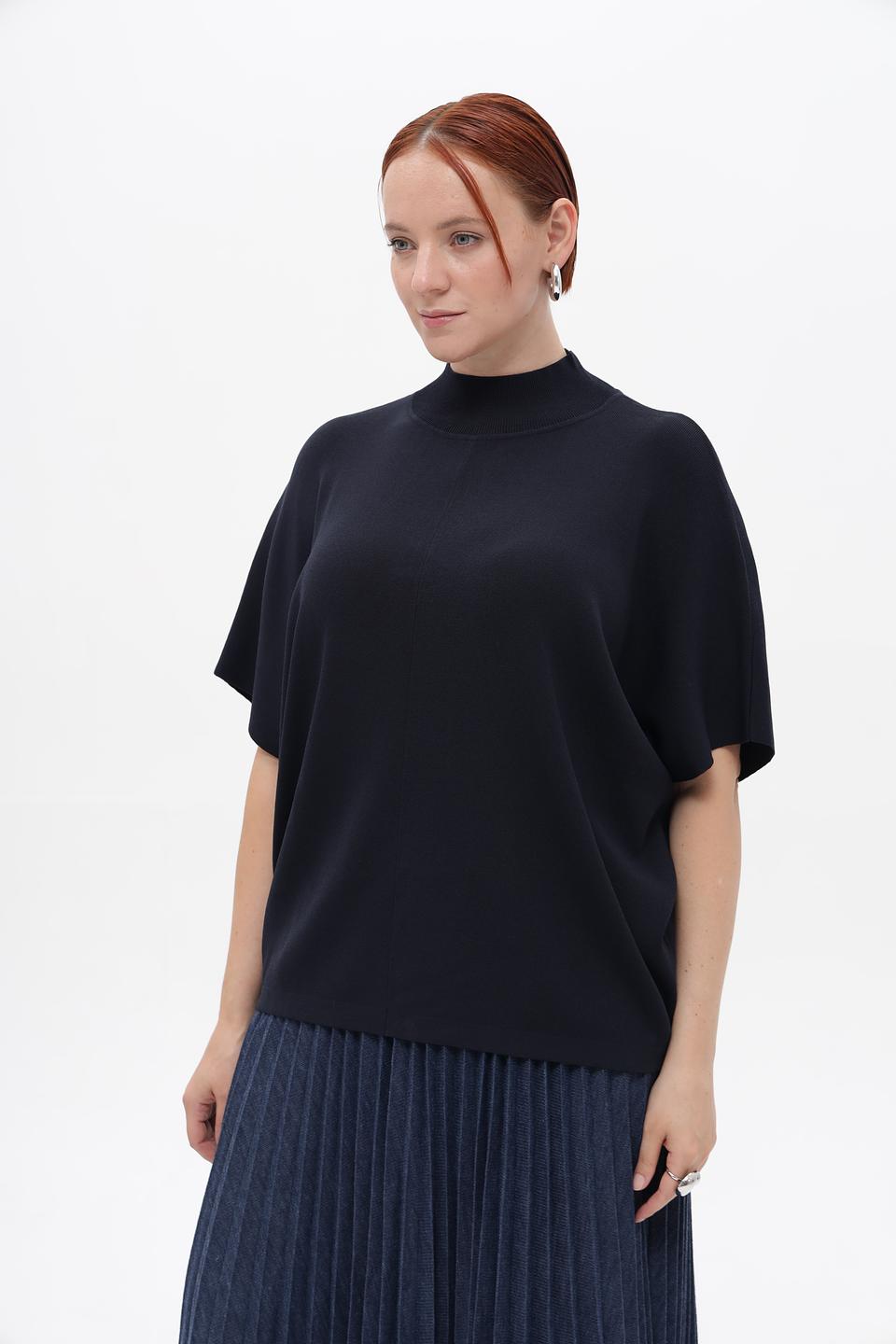 Пуловер Tuzzi чёрный с рукавом-крылышком