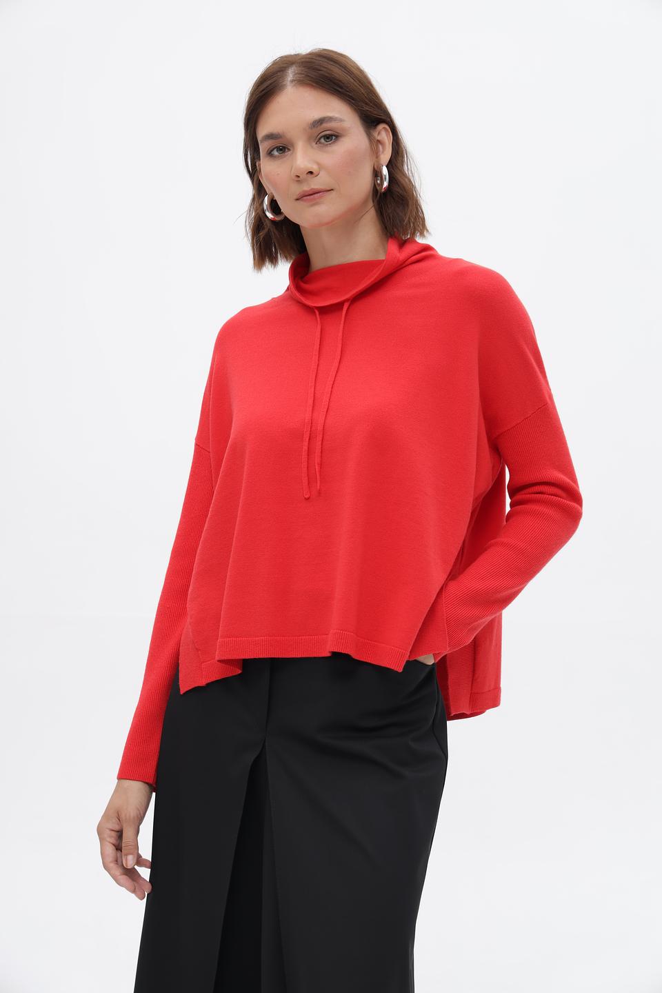 Пуловер Miss Lagotte красный с капюшоном