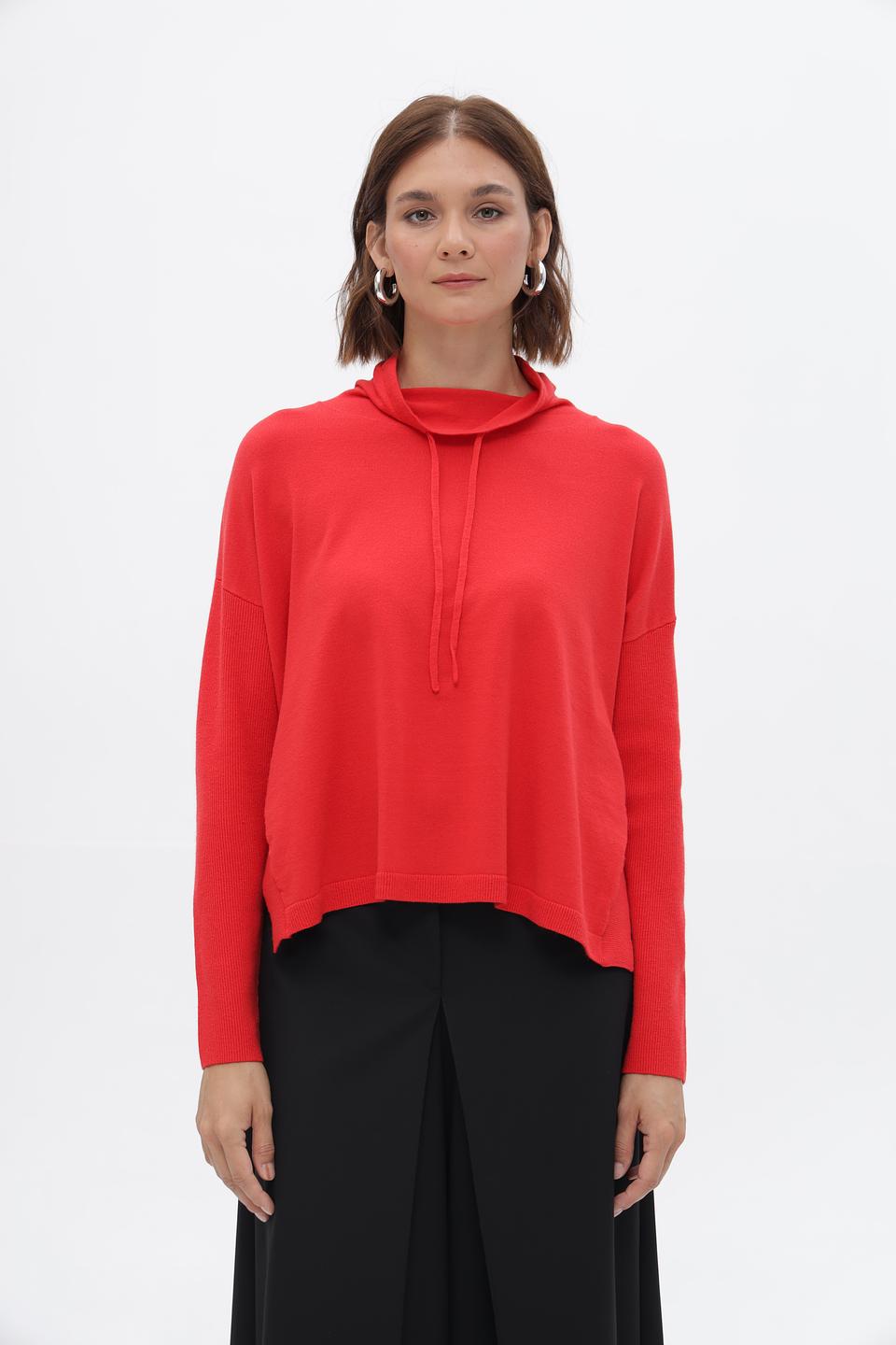 Пуловер Miss Lagotte красный с капюшоном