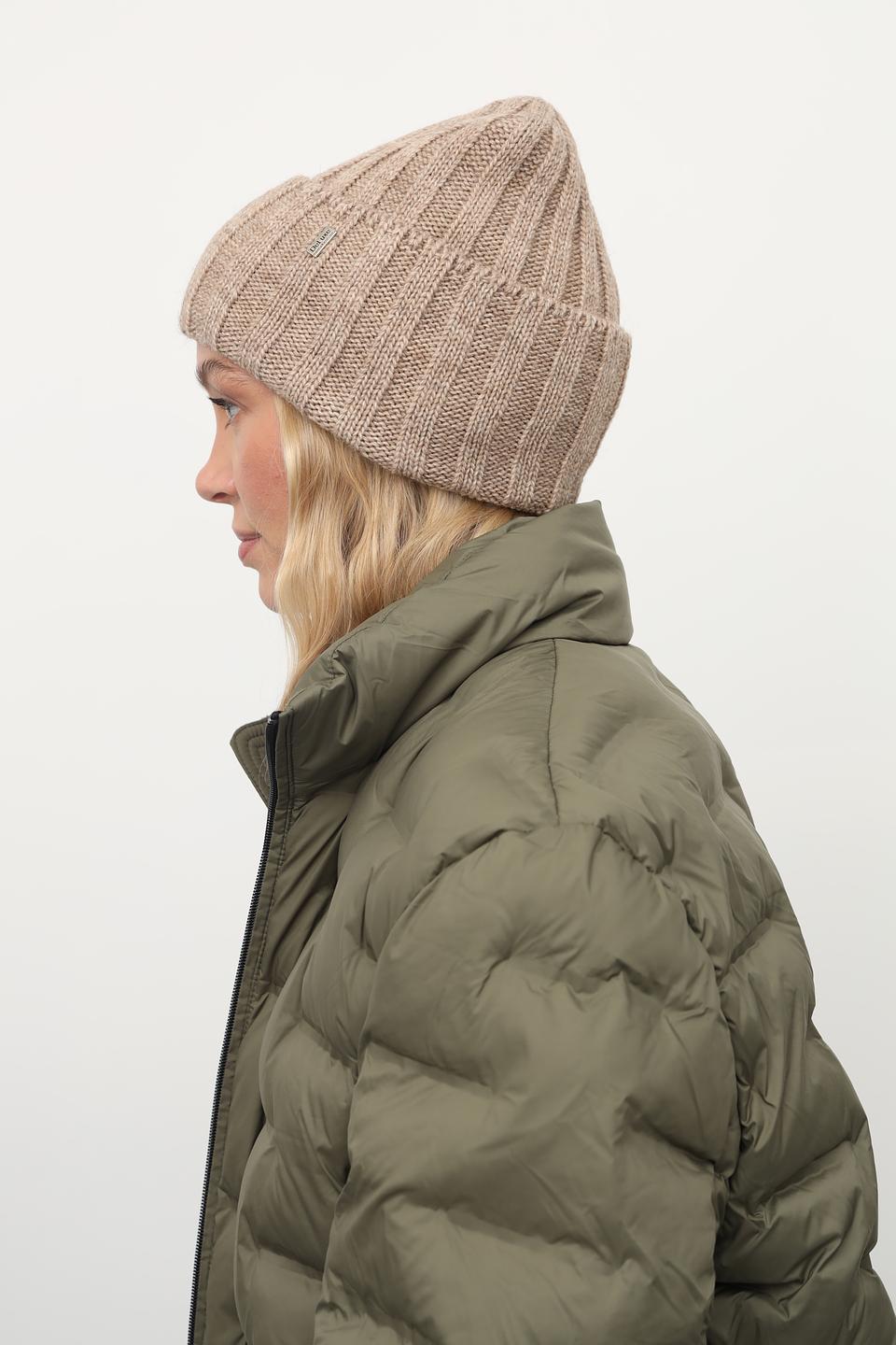 Шапка Julia Florenzi вязаная бежевая