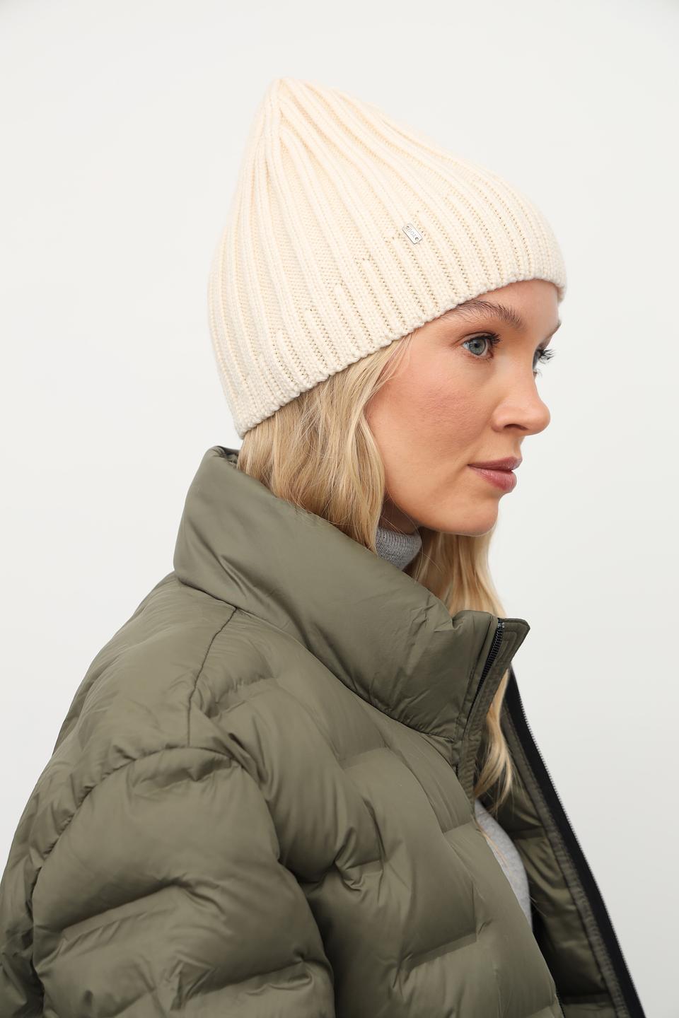 Шапка Julia Florenzi вязаная бежевая