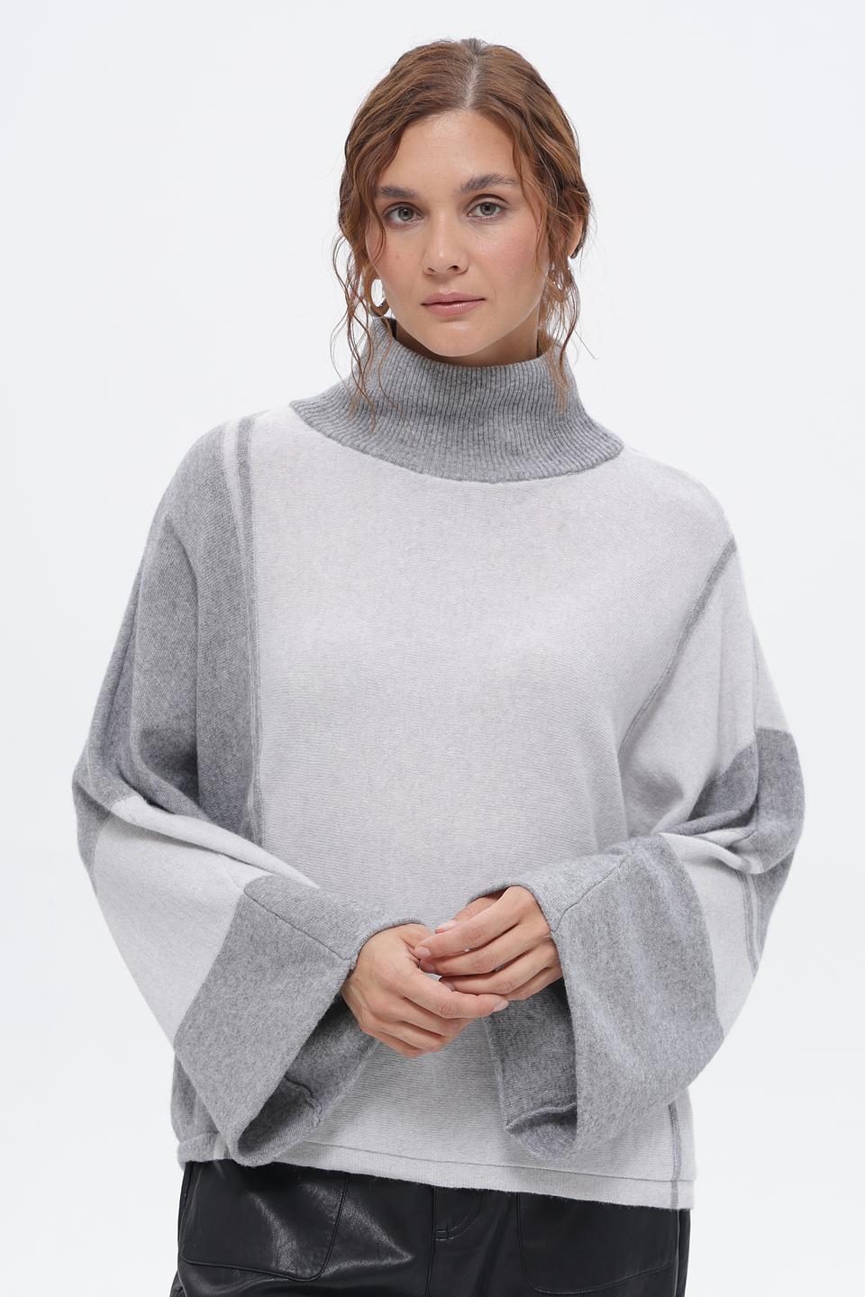 Пуловер Croche с рукавами-колоколами