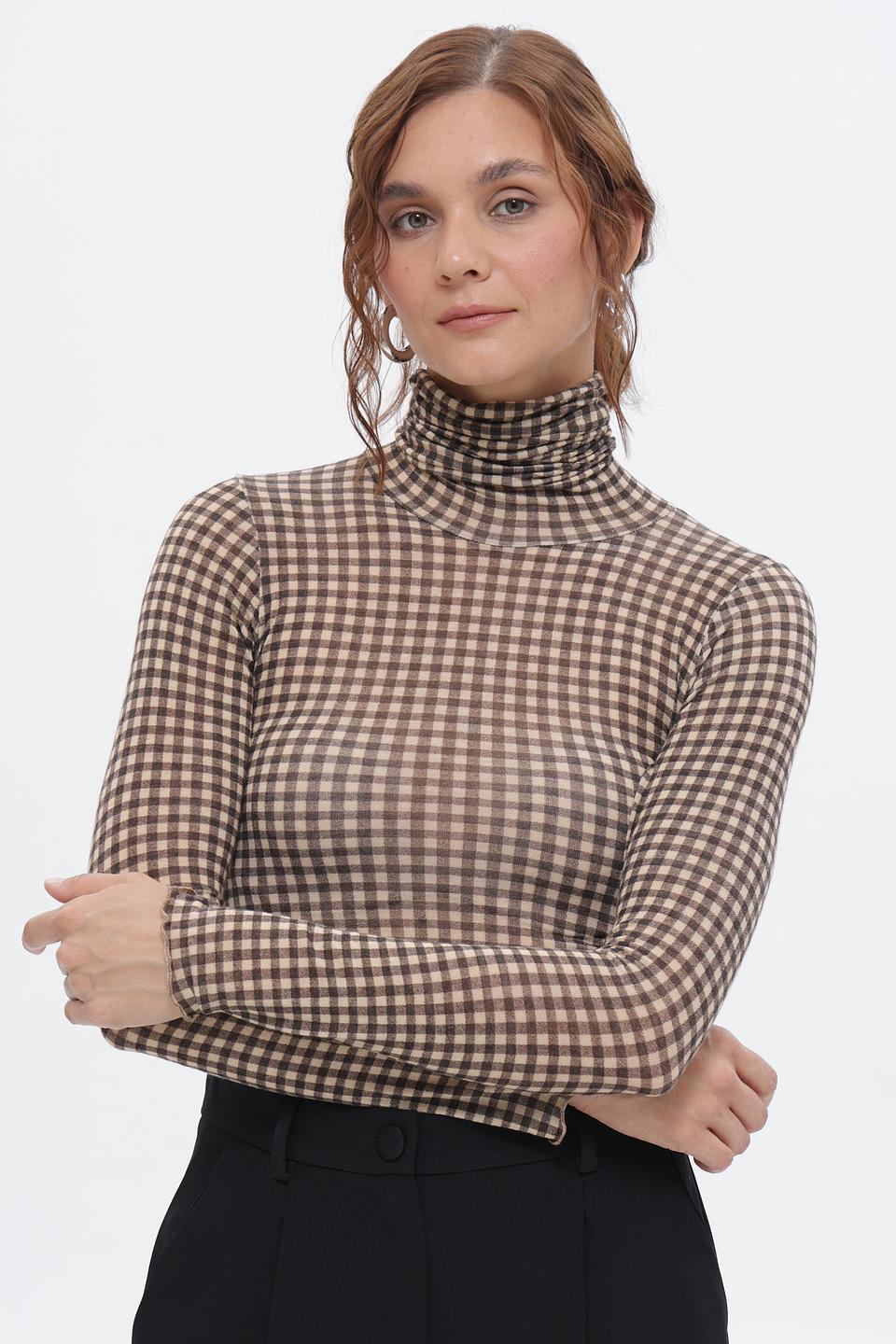 Футболка Croche в клетку с высоким воротом