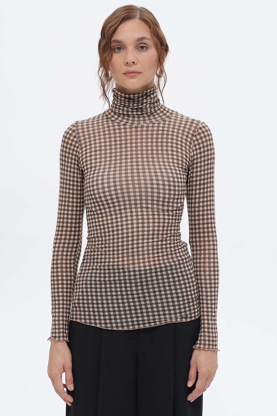 Футболка Croche в клетку с высоким воротом