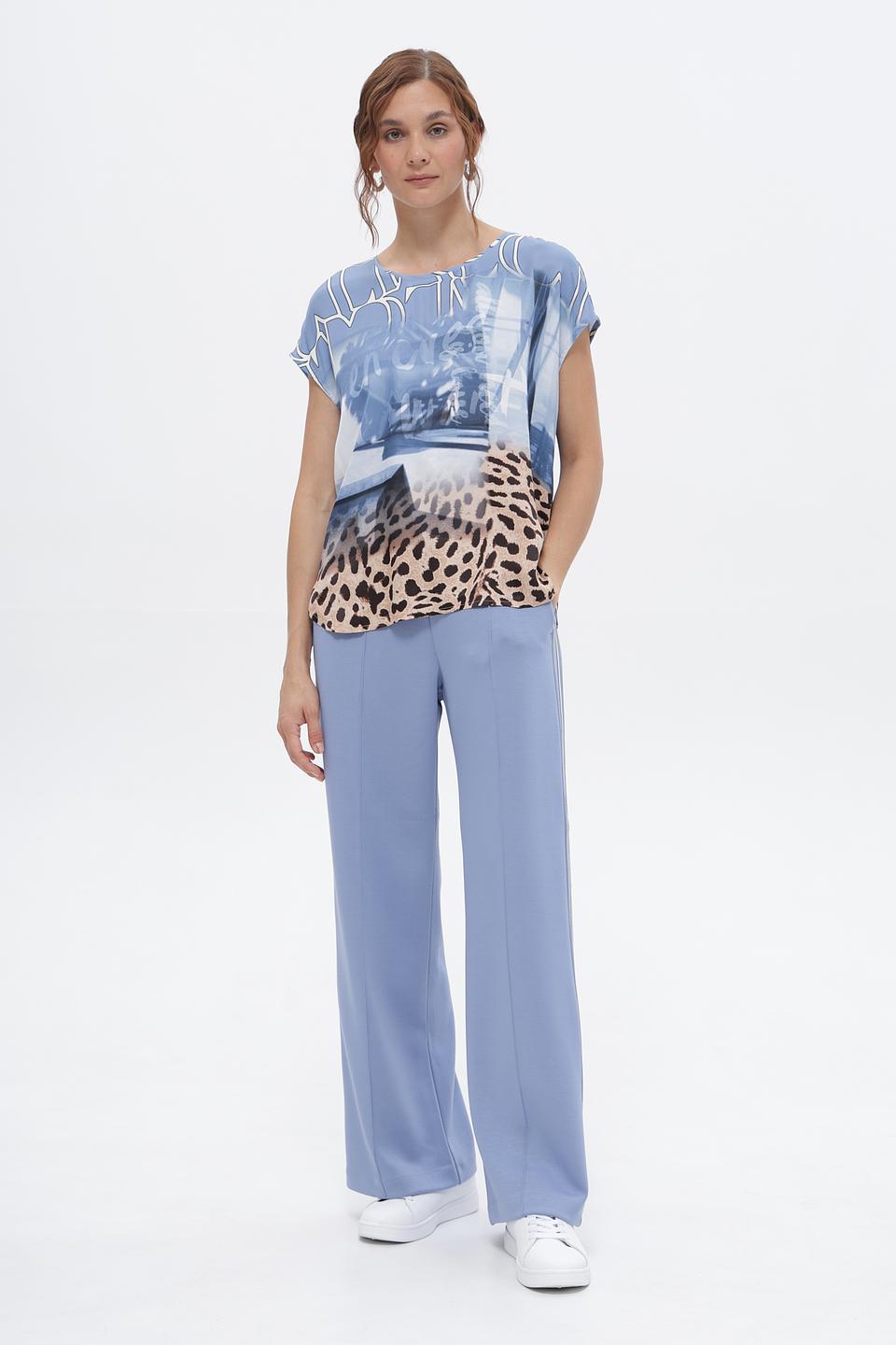 Блуза Lecomte с принтом голубой