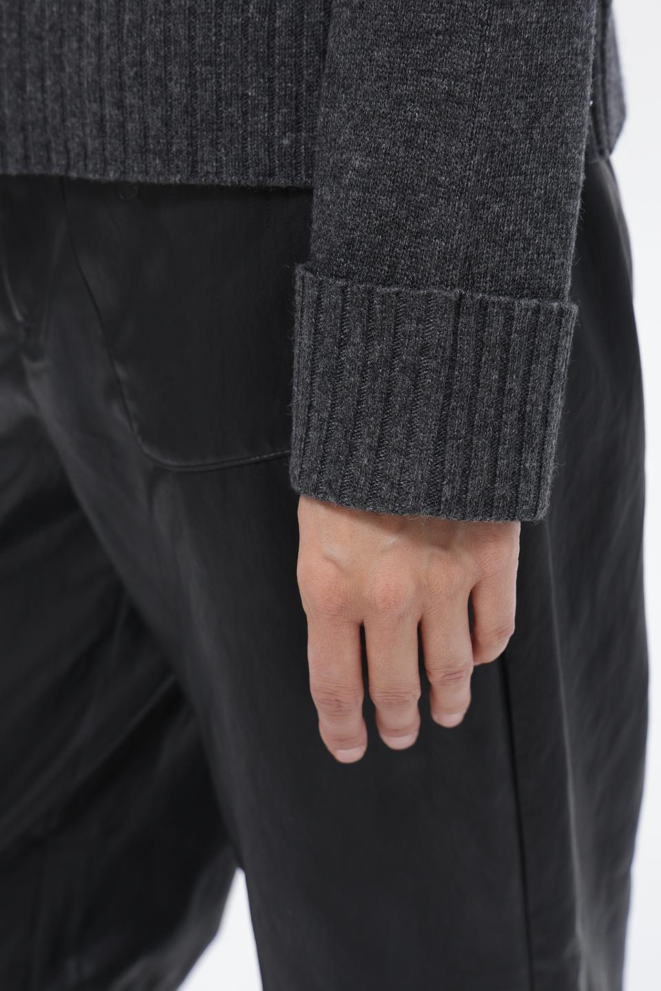 Пуловер Pezzo с горлом серый