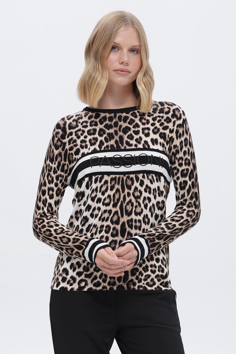 Пуловер Passioni с леопардовым принтом