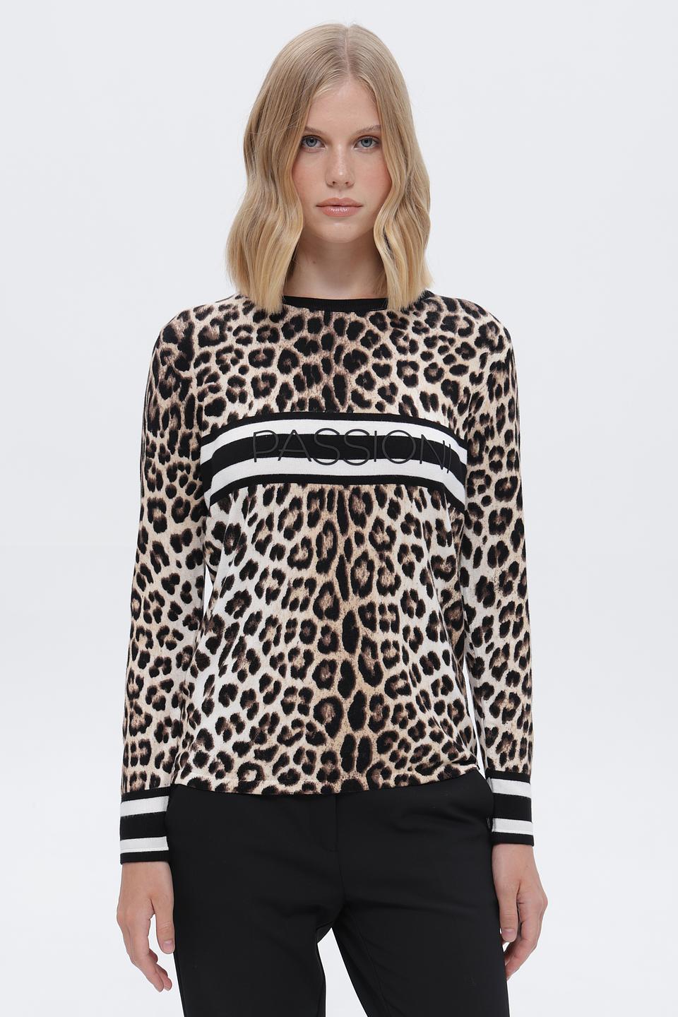 Пуловер Passioni с леопардовым принтом