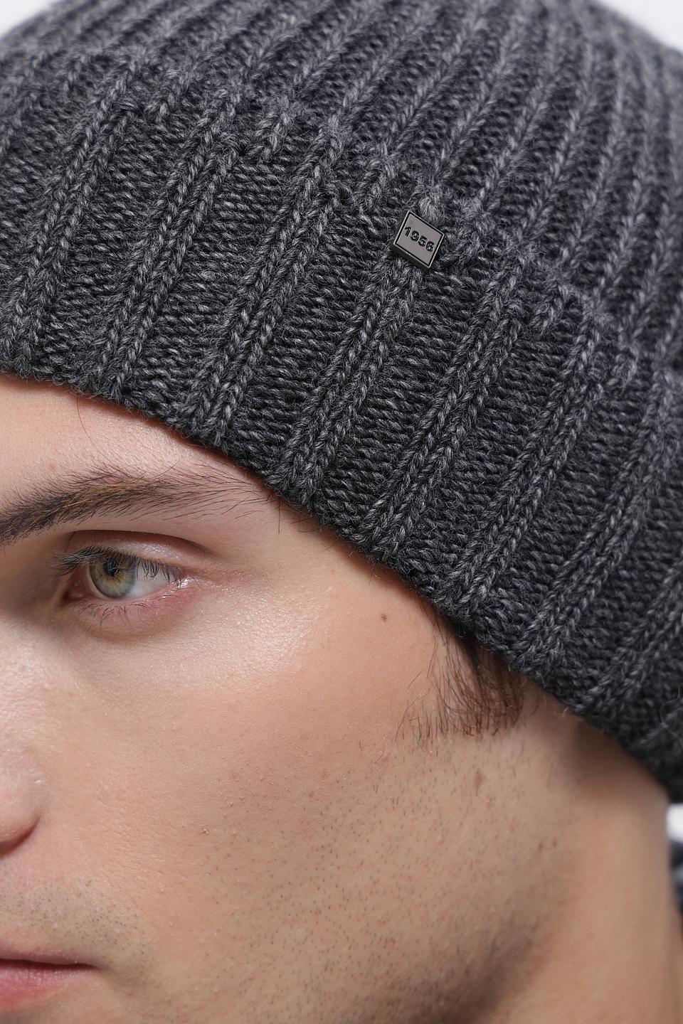 Шапка ADL man вязаная серая