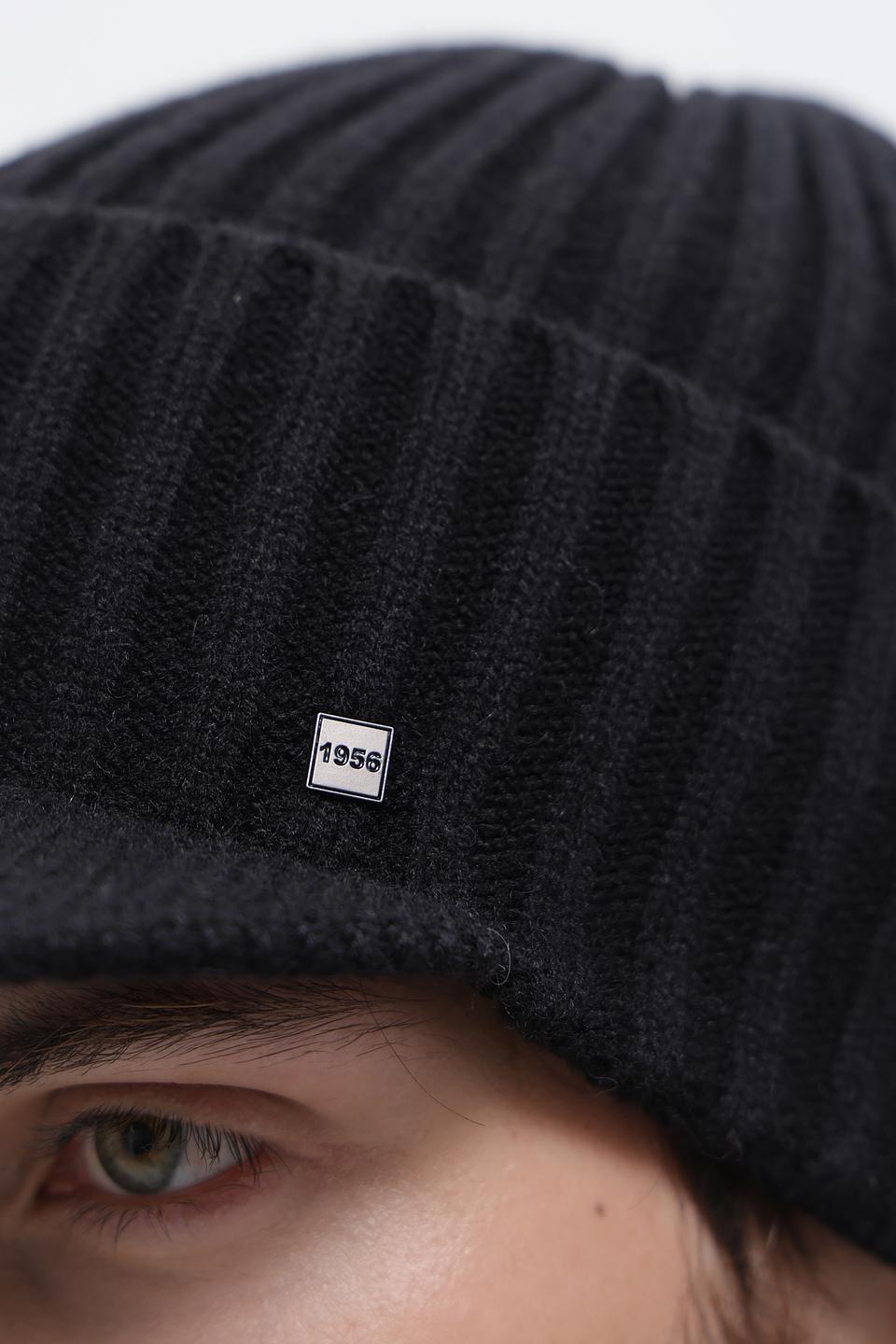 Шапка Julia Florenzi с козырьком