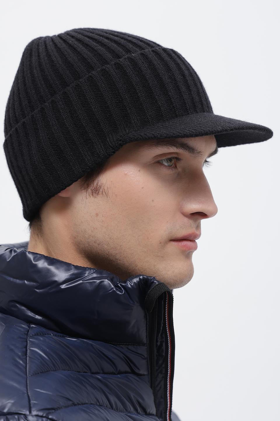 Шапка Julia Florenzi с козырьком