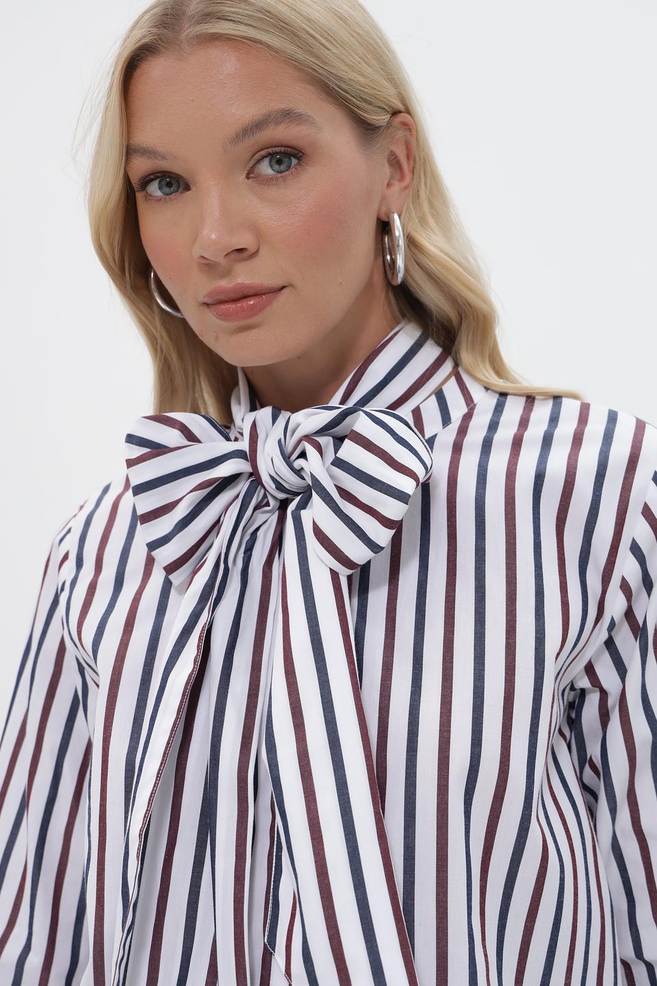 Блузка Rich and Royal в полоску с бантом