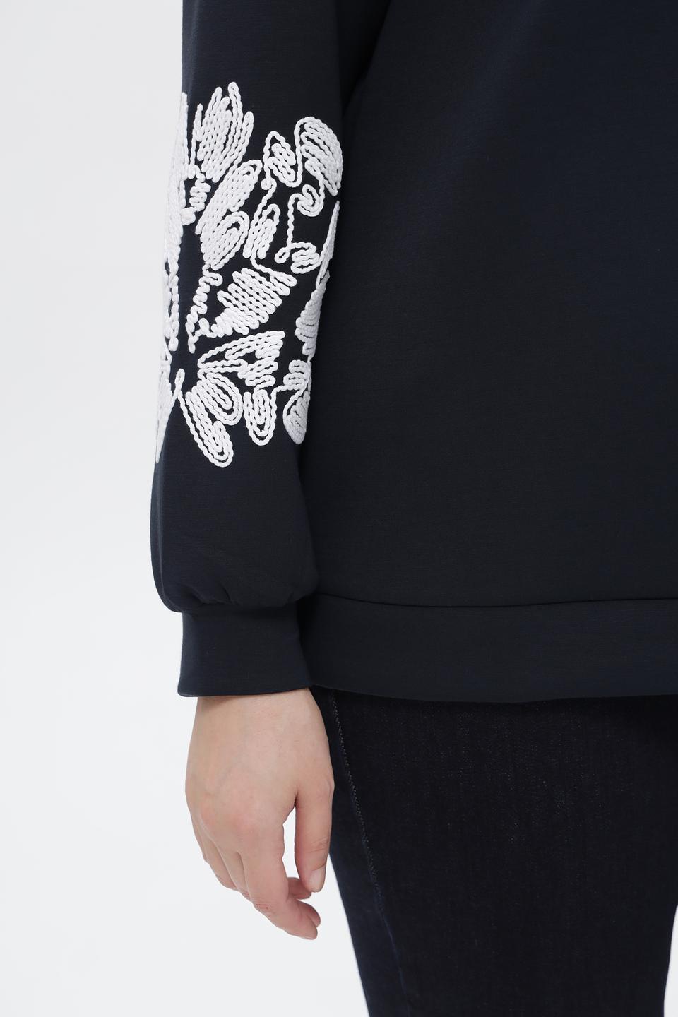 Пуловер Frapp с вышивкой