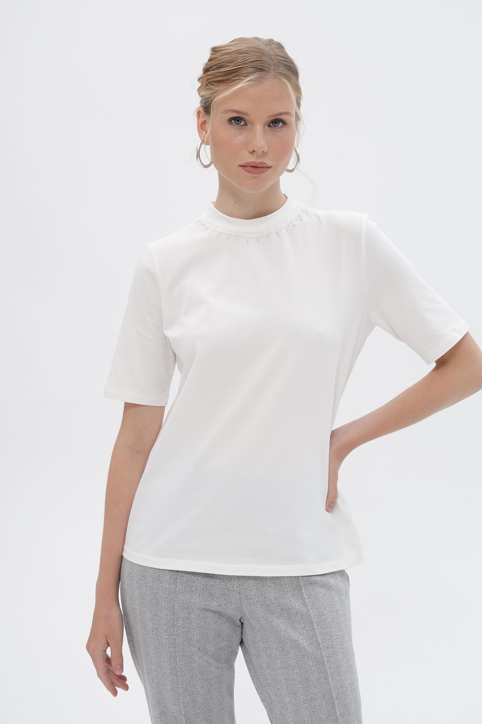 Футболка More and More с декором