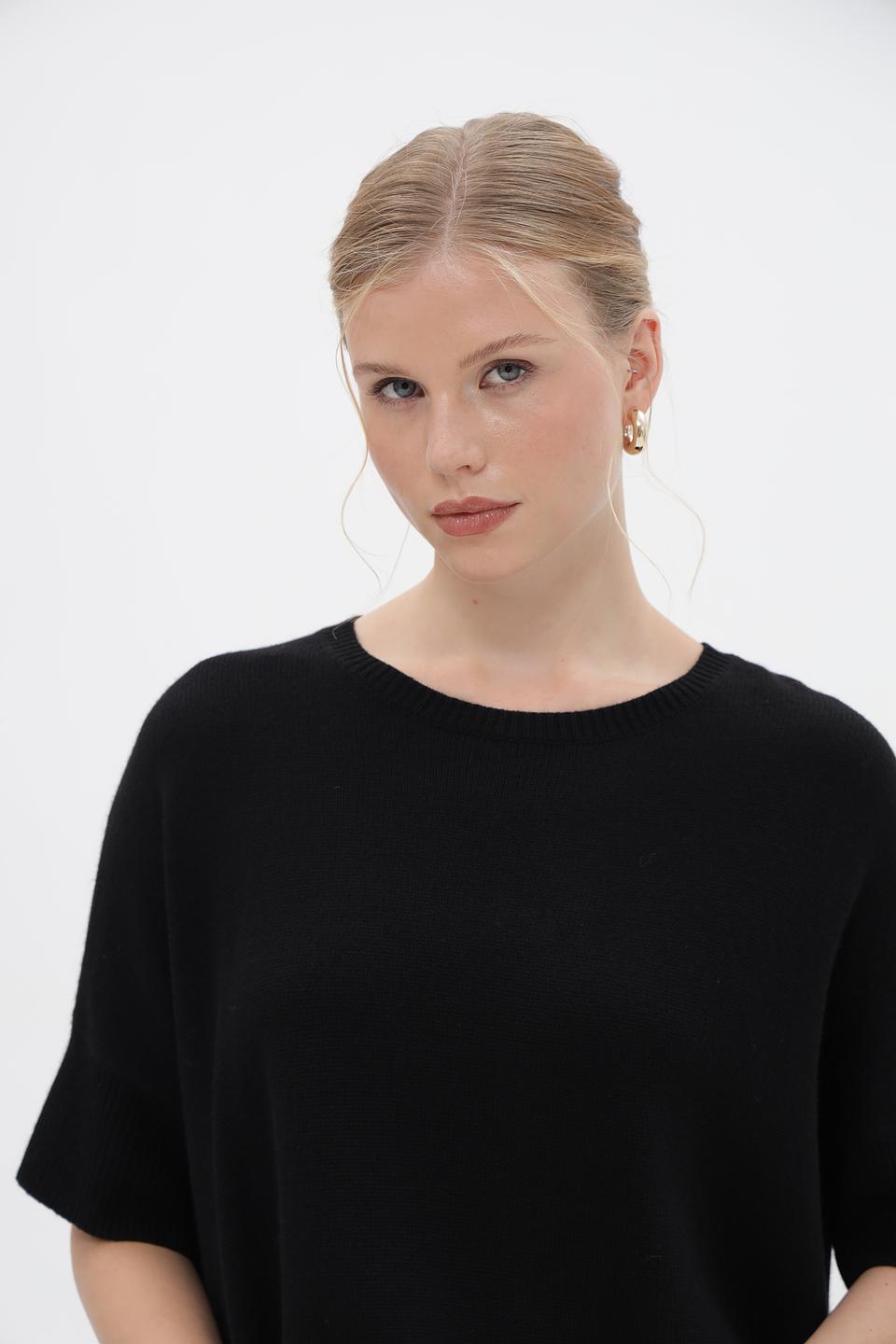 Пуловер UNQ женский черный