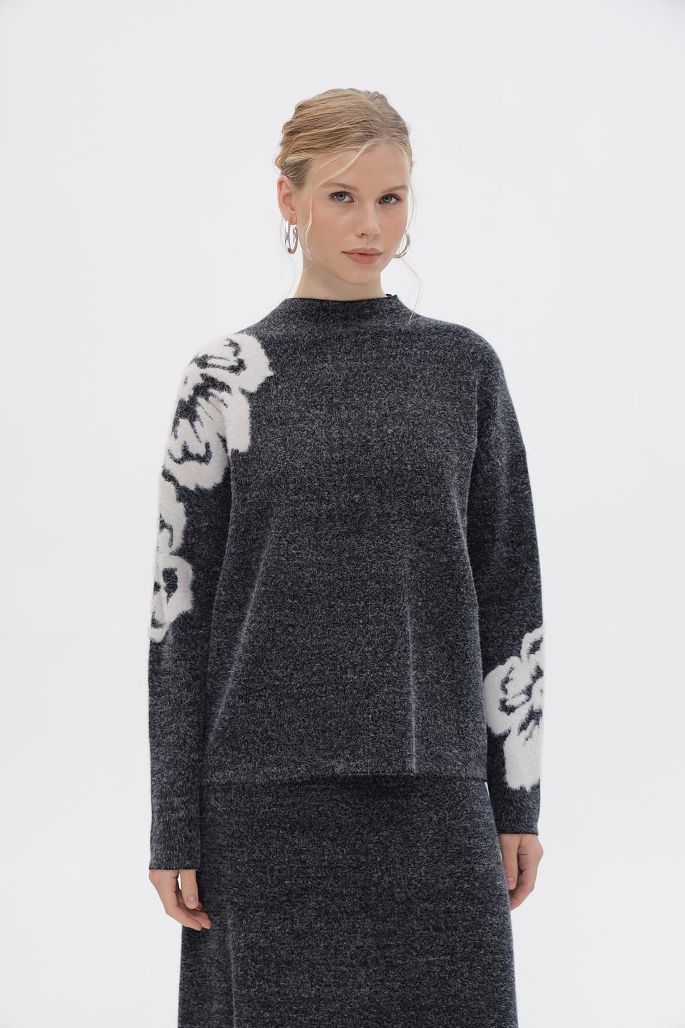 Пуловер UNQ с цветочным принтом