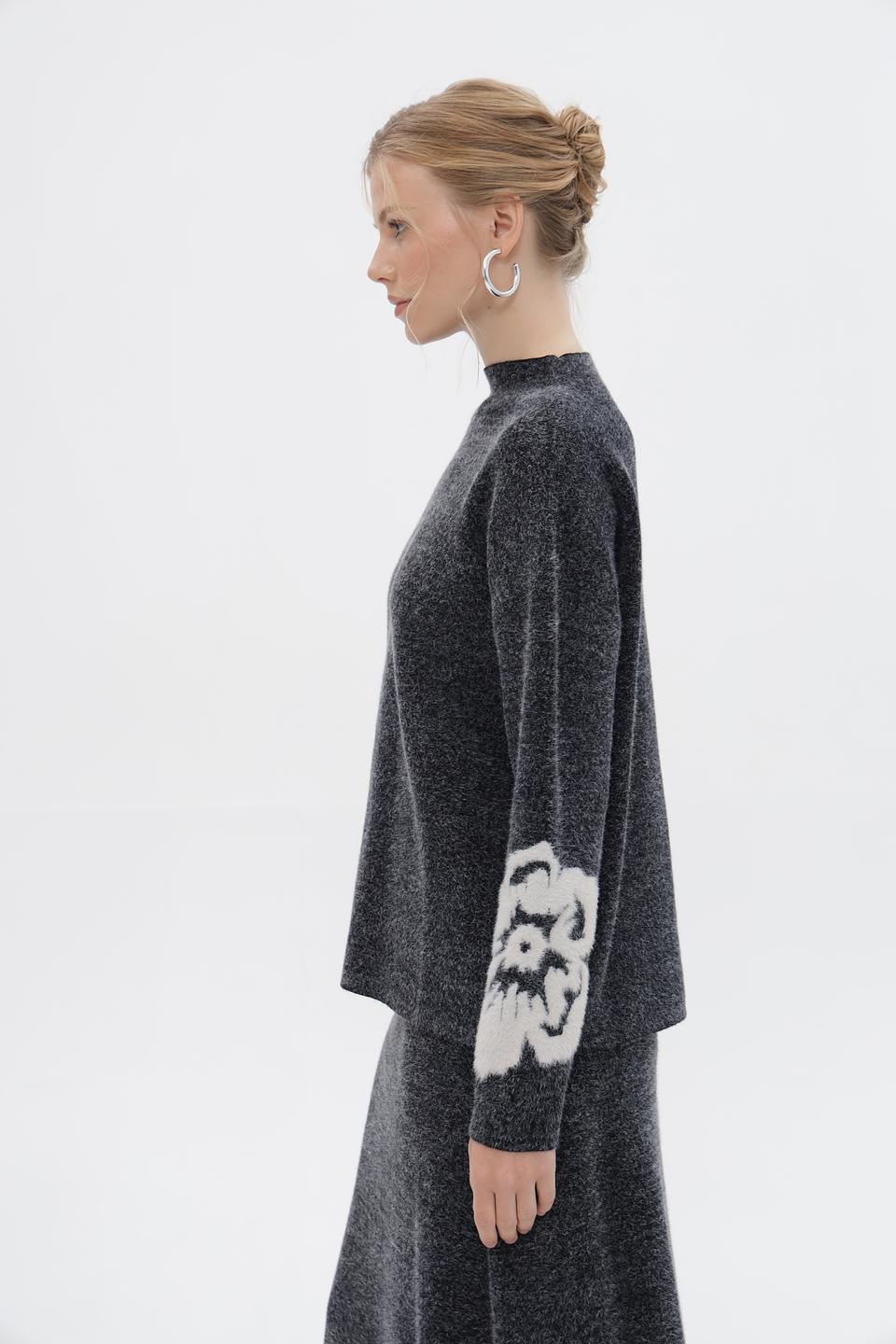 Пуловер UNQ с цветочным принтом