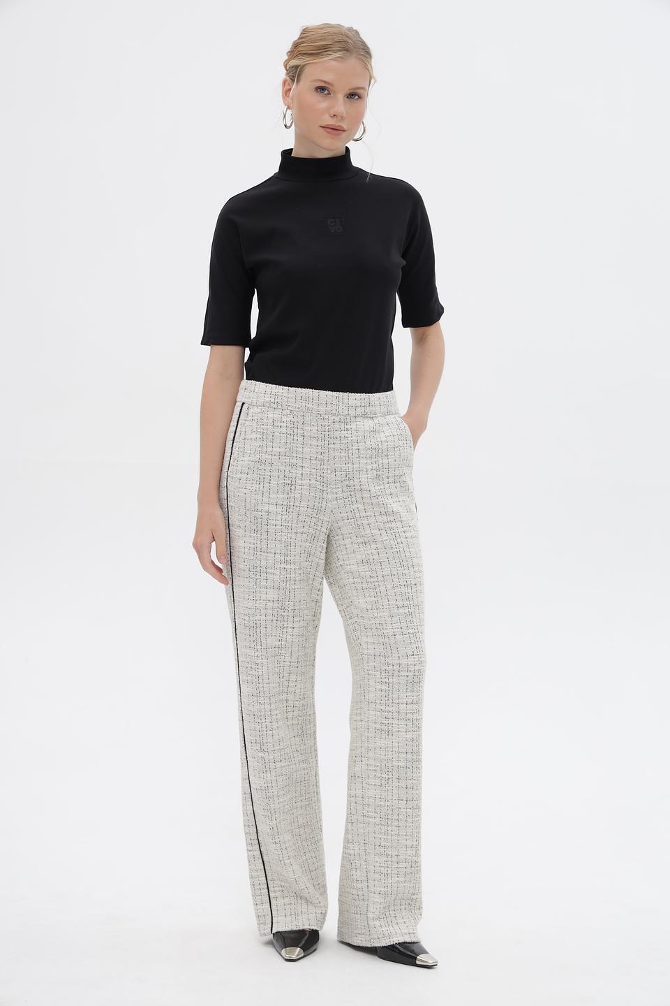 Водолазка Betty Barclay черная с вышивкой