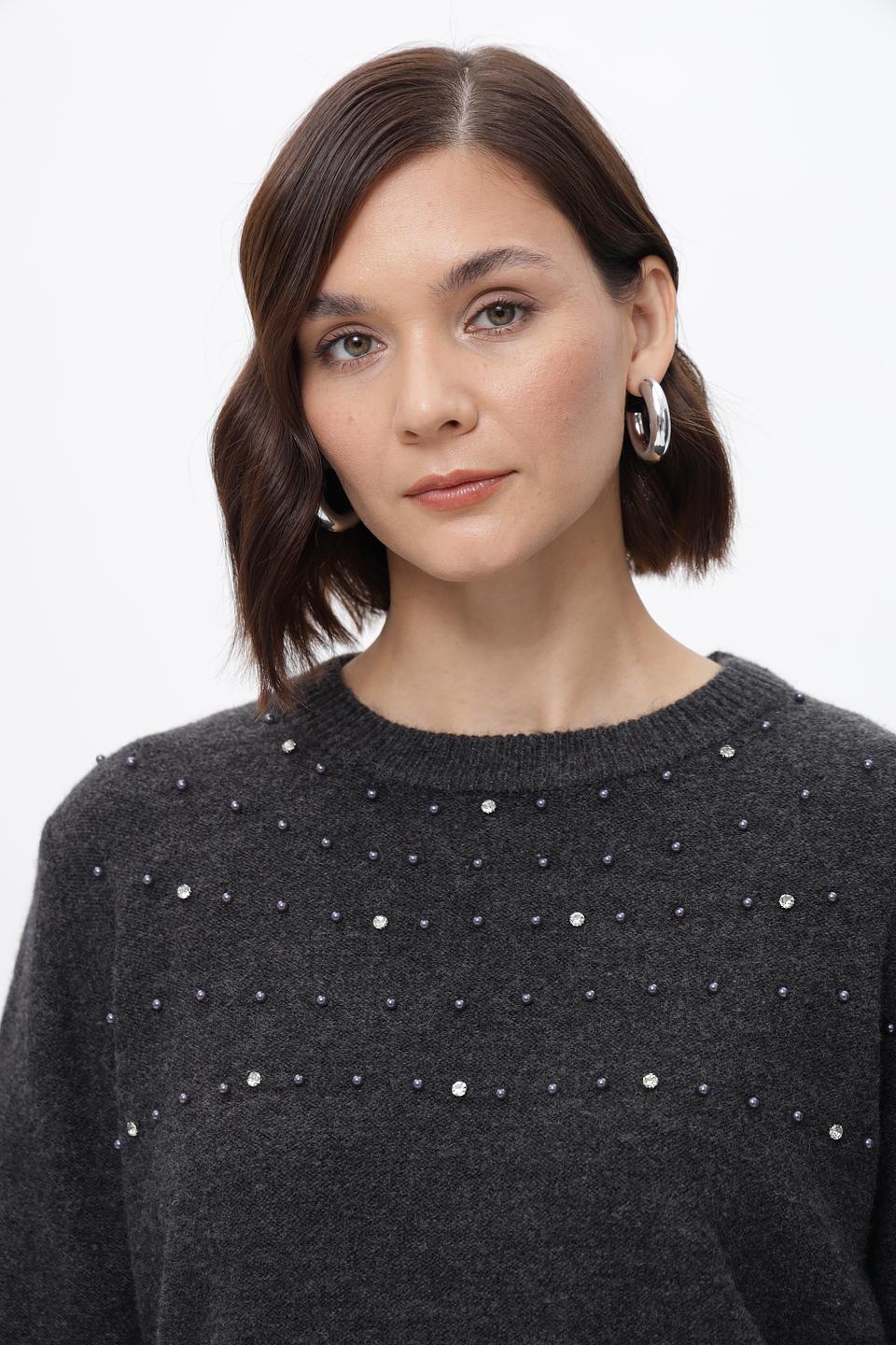 Пуловер Broadway с бусинами серый