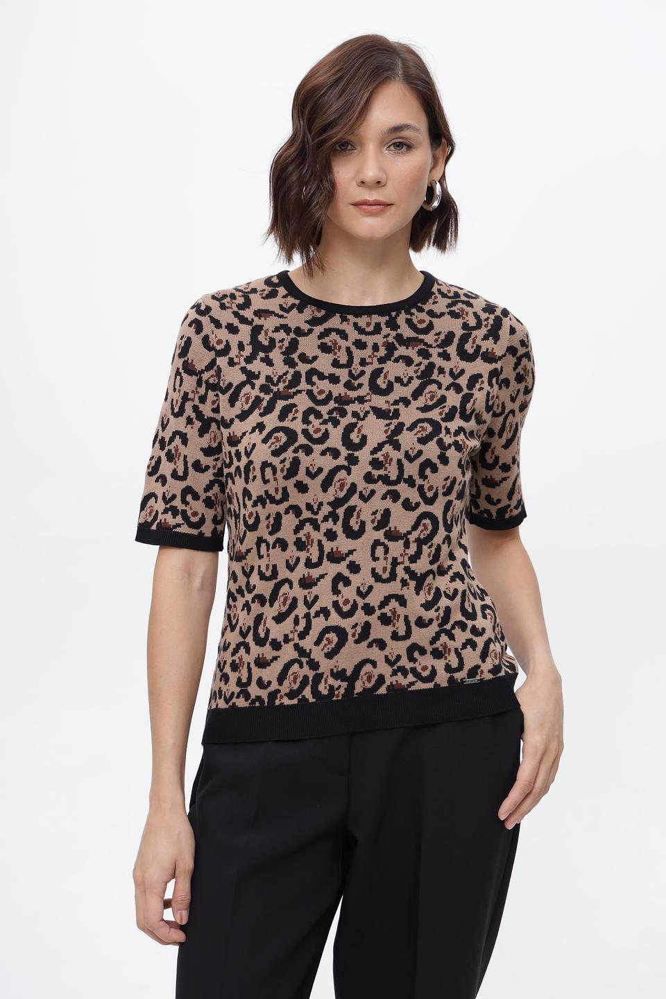 Пуловер More and More с леопардовым принтом