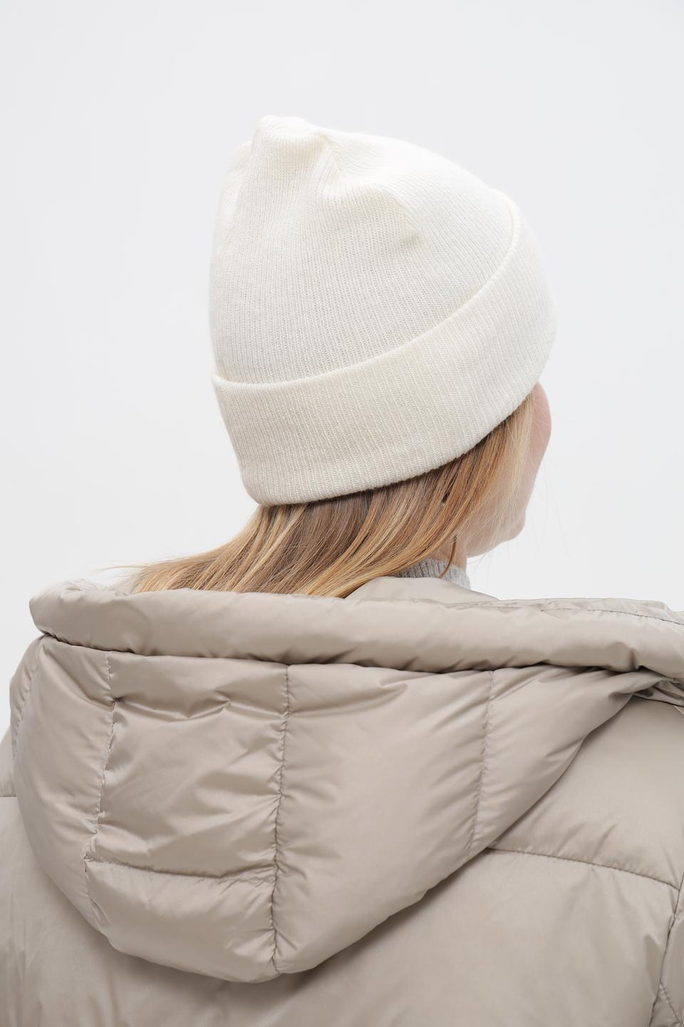 Шапка Bugatti белая с логотипом