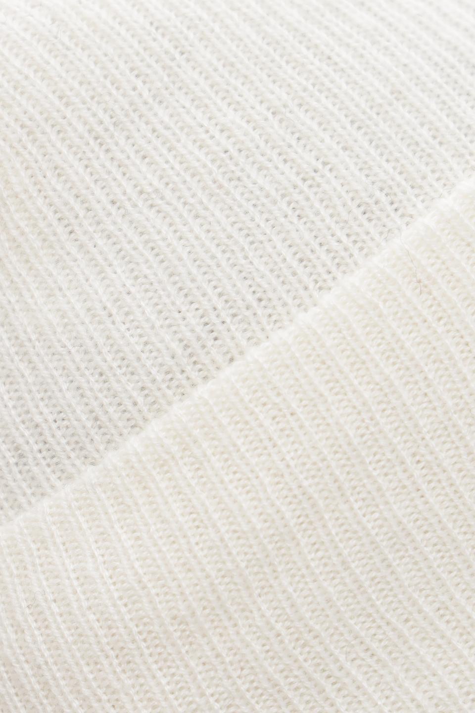 Шапка Bugatti белая с логотипом