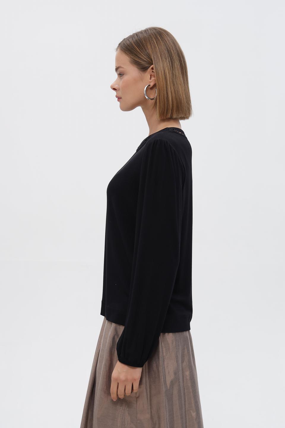 Черная футболка Broadway с отделкой