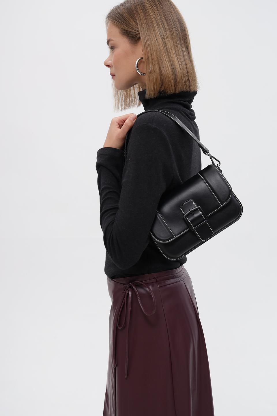 Сумка Bugatti черная с пряжкой