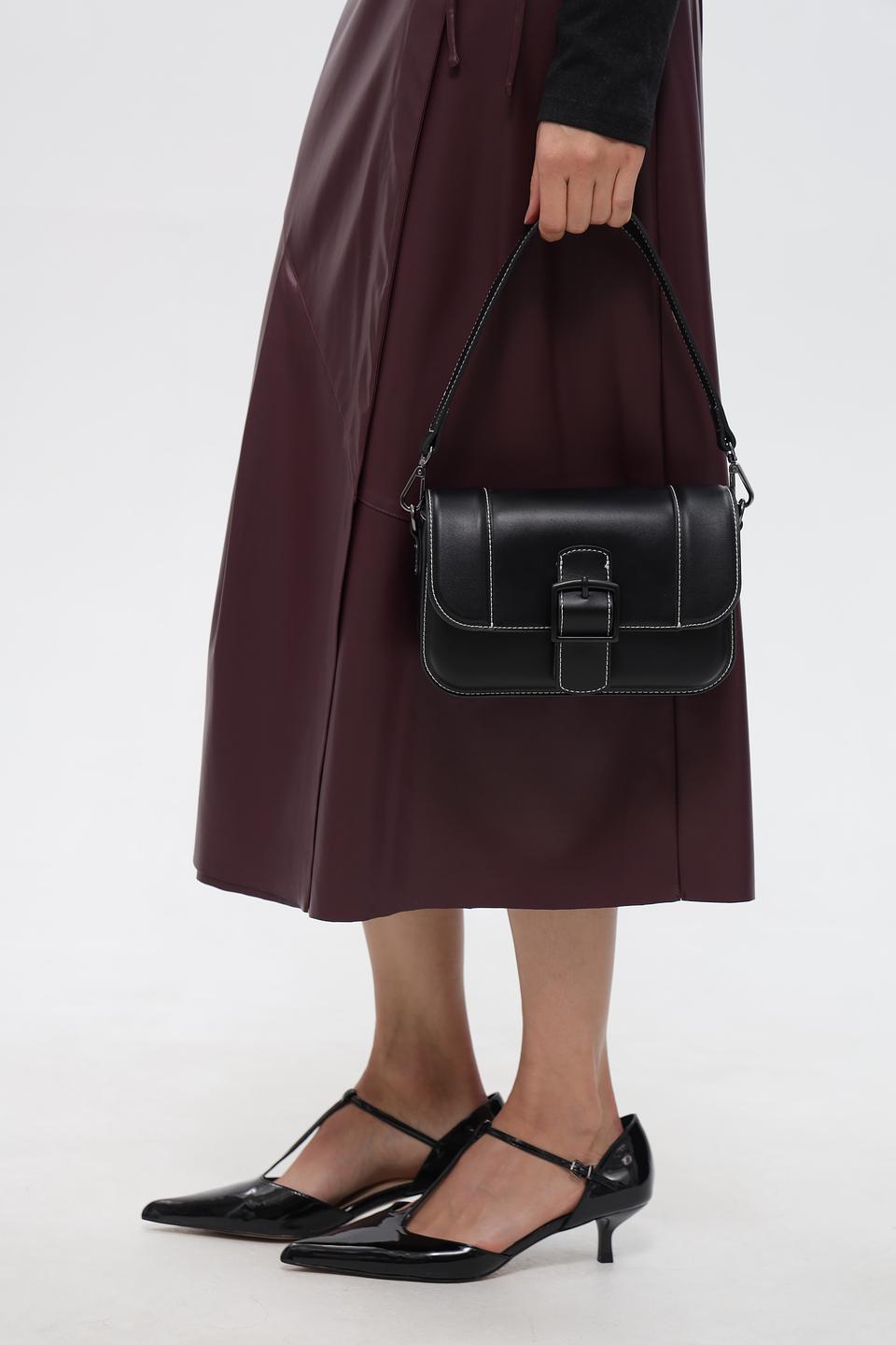 Сумка Bugatti черная с пряжкой