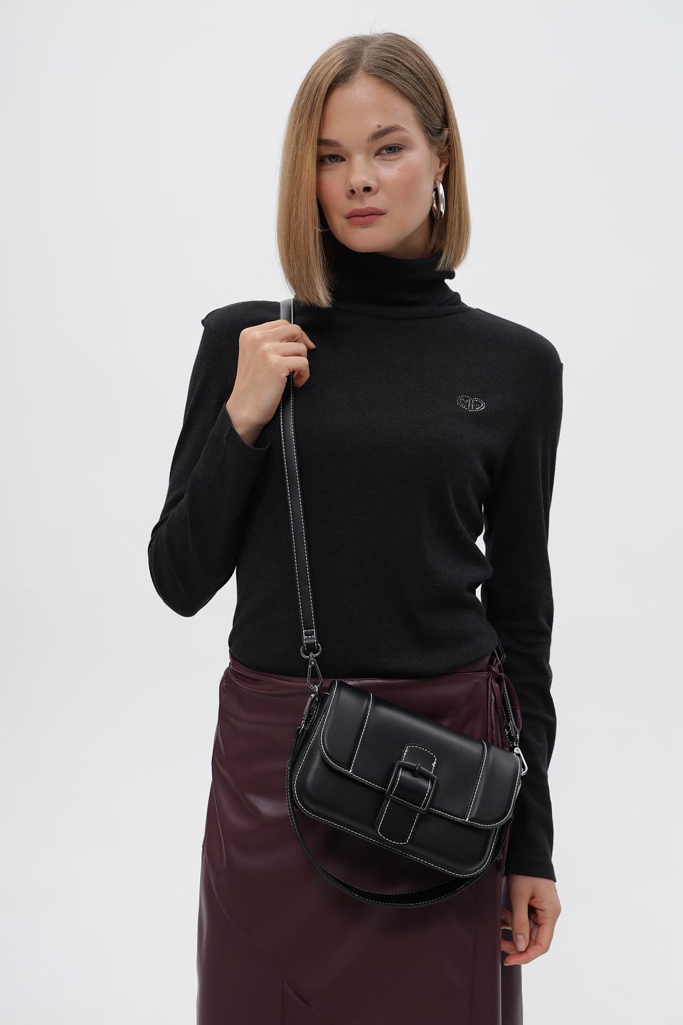 Сумка Bugatti черная с пряжкой