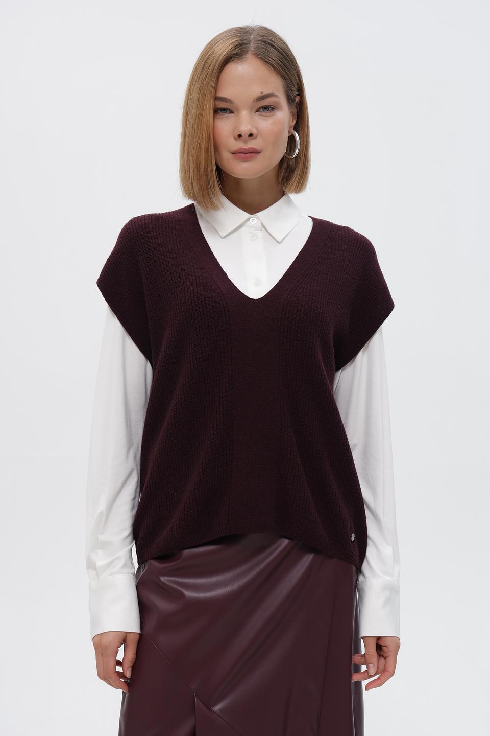 Жилет Bugatti вязаный бордовый