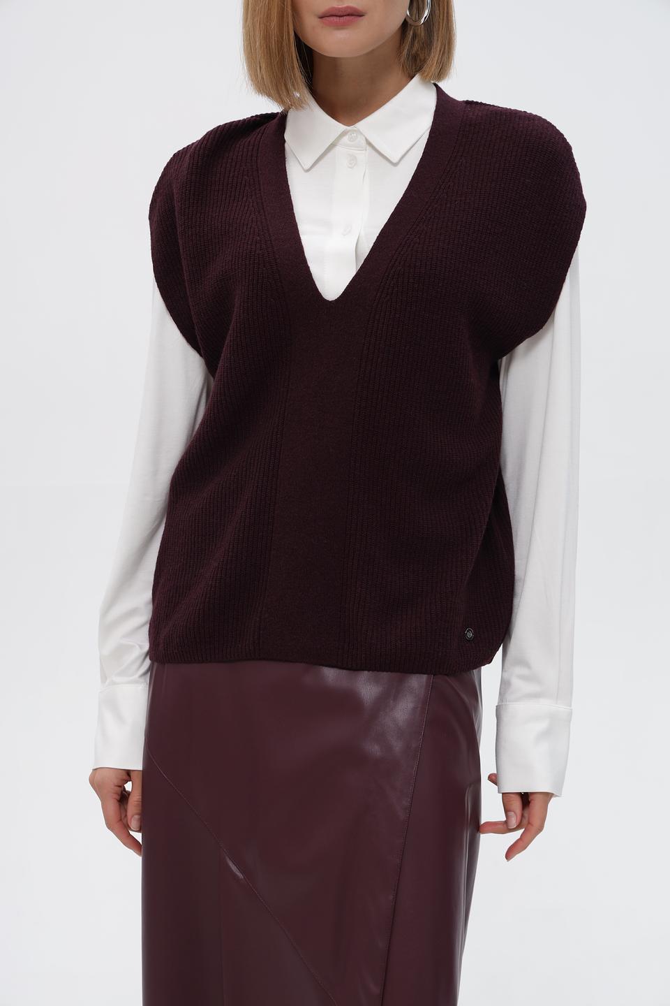 Жилет Bugatti вязаный бордовый