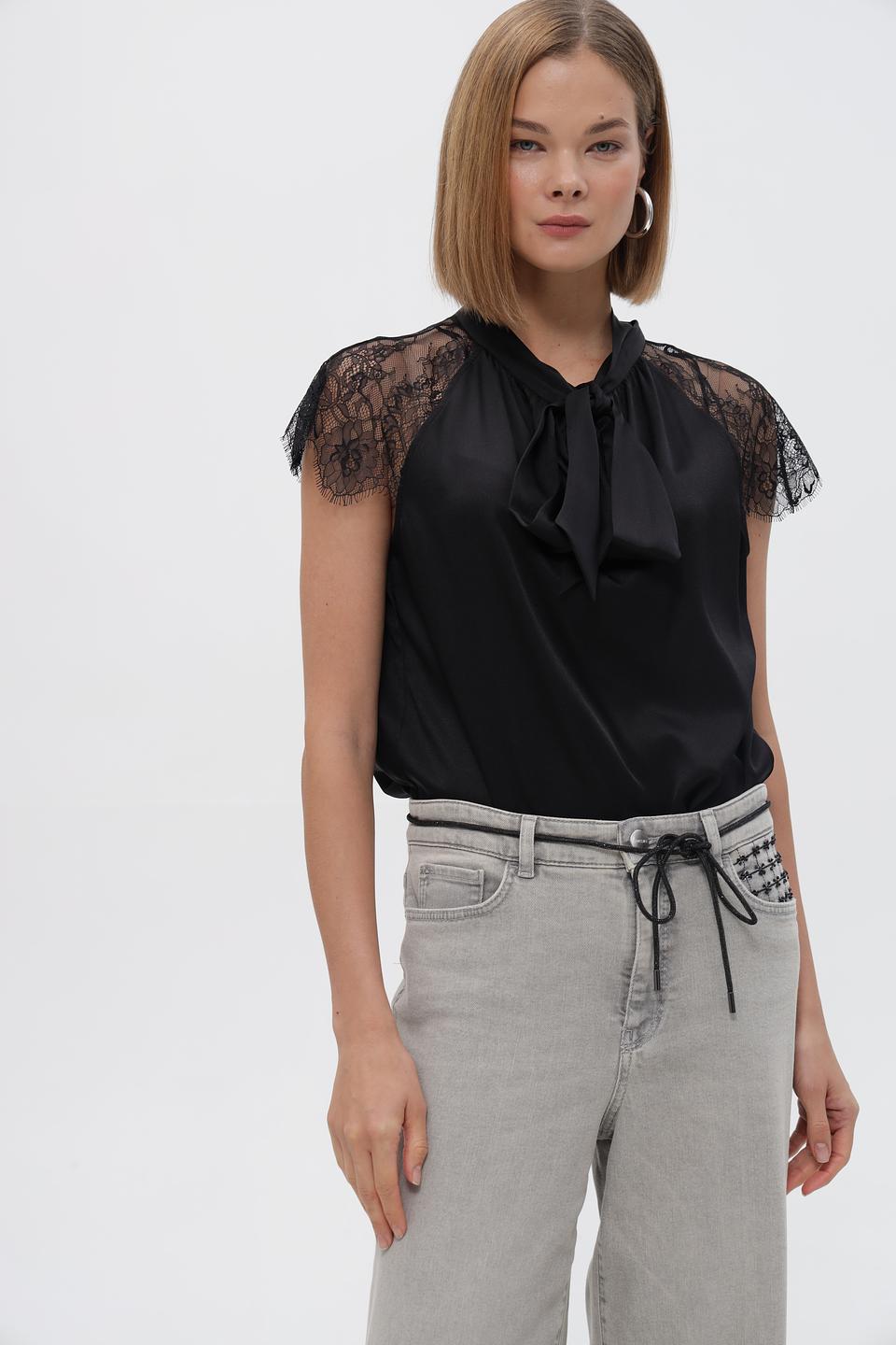 Блузка Marc Cain с бантом и кружевом