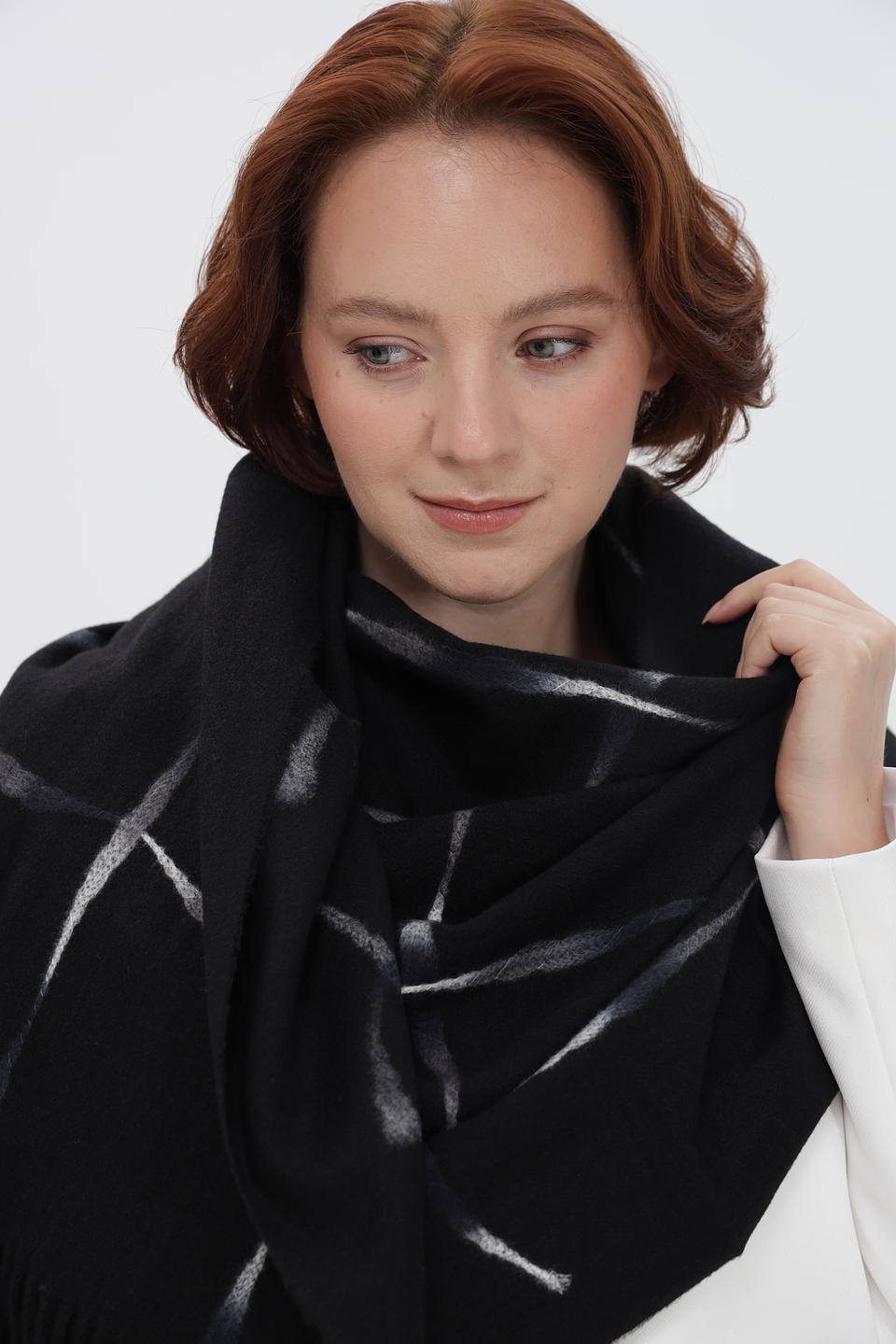 Шарф Fraas в клетку чёрный