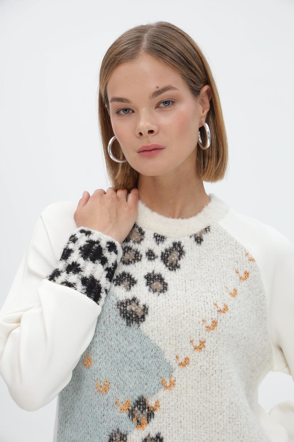 Пуловер Marc Cain с леопардовым принтом