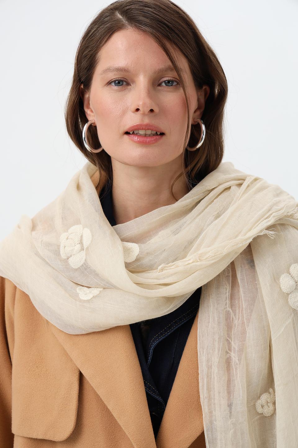 Шарф Fraas с цветами бежевый