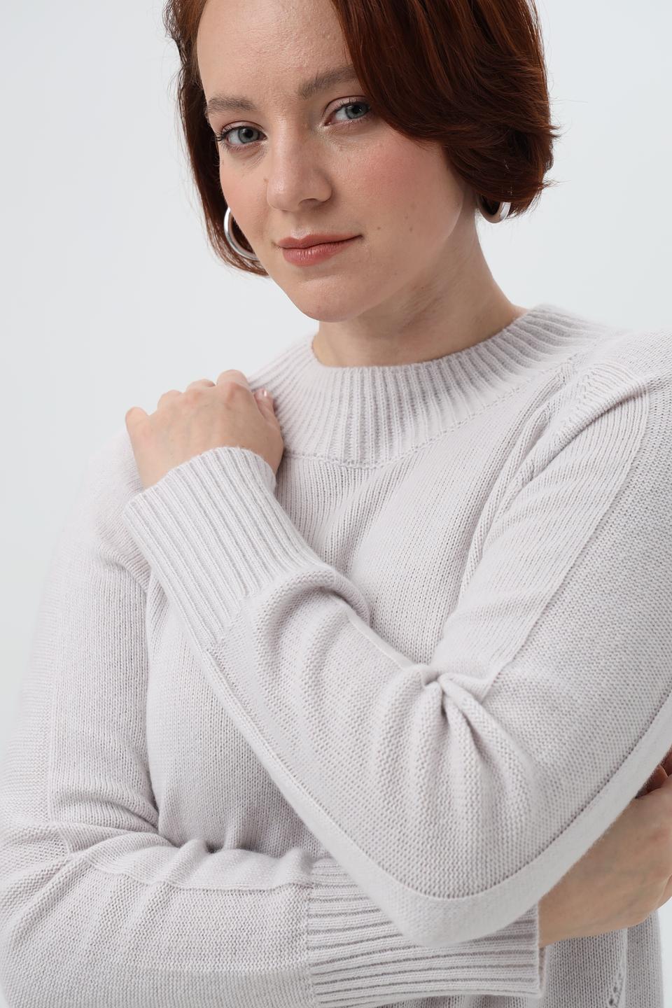 Пуловер Lebek с ажурной вставкой