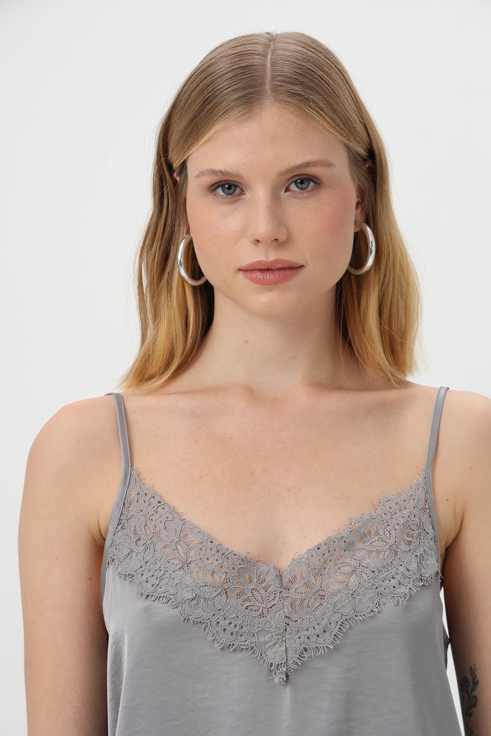 Топ Oui с кружевом серый
