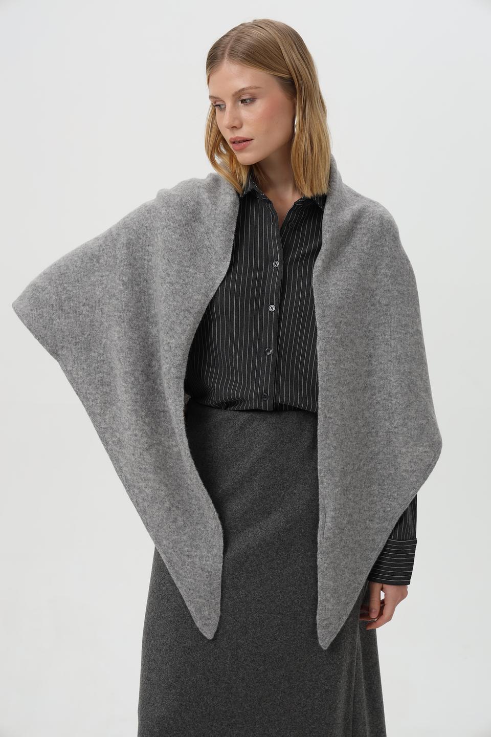 Шарф Oui серый с узлом