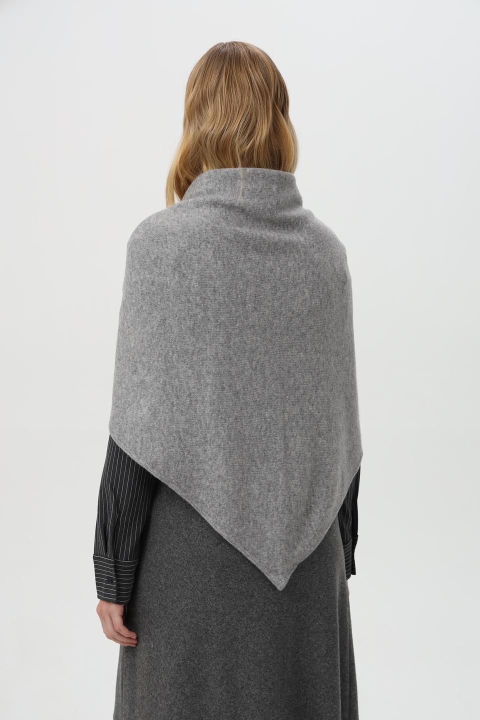 Шарф Oui серый с узлом