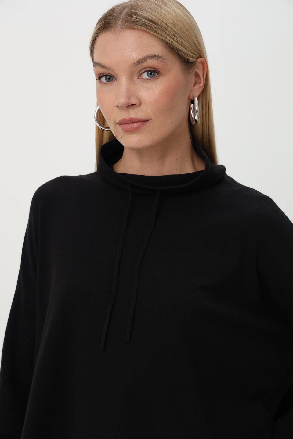 Пуловер Miss Lagotte с капюшоном черный