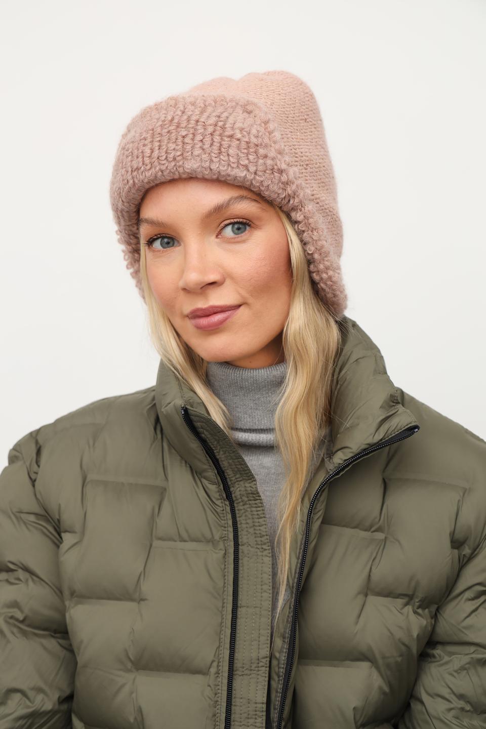 Шапка Julia Florenzi с пайетками