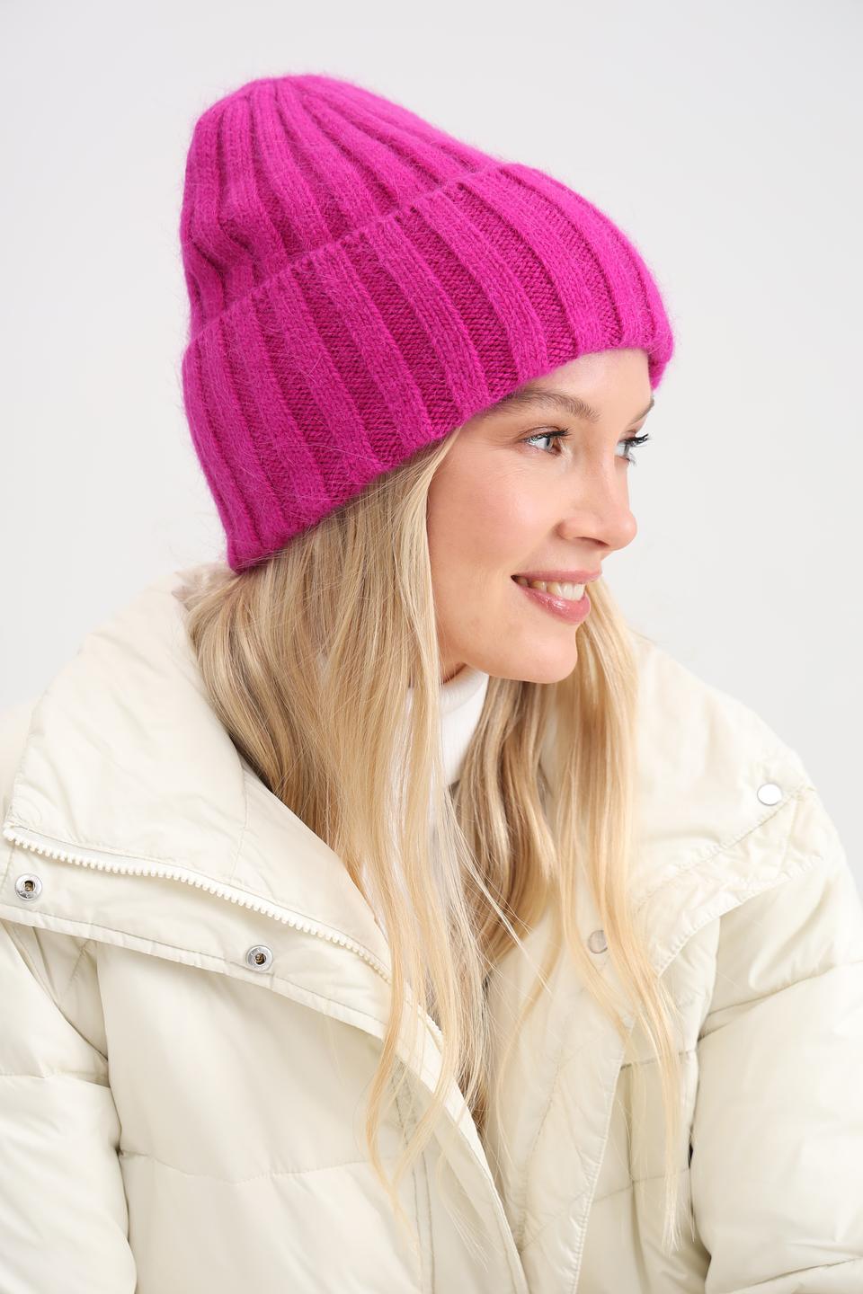 Шапка Adel вязаная фуксия