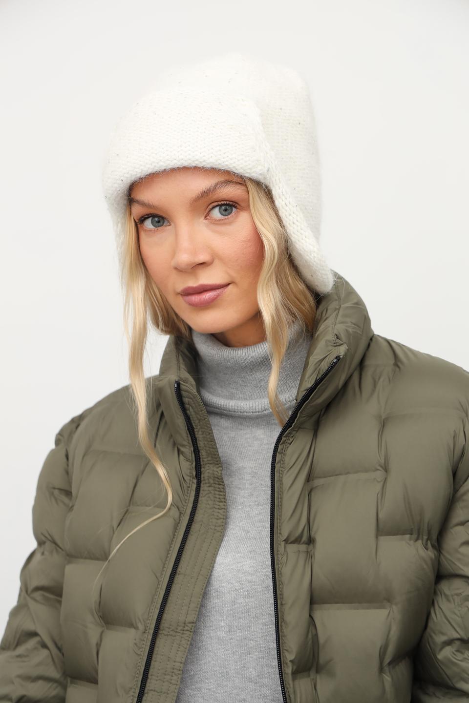 Шапка Julia Florenzi вязаная белая