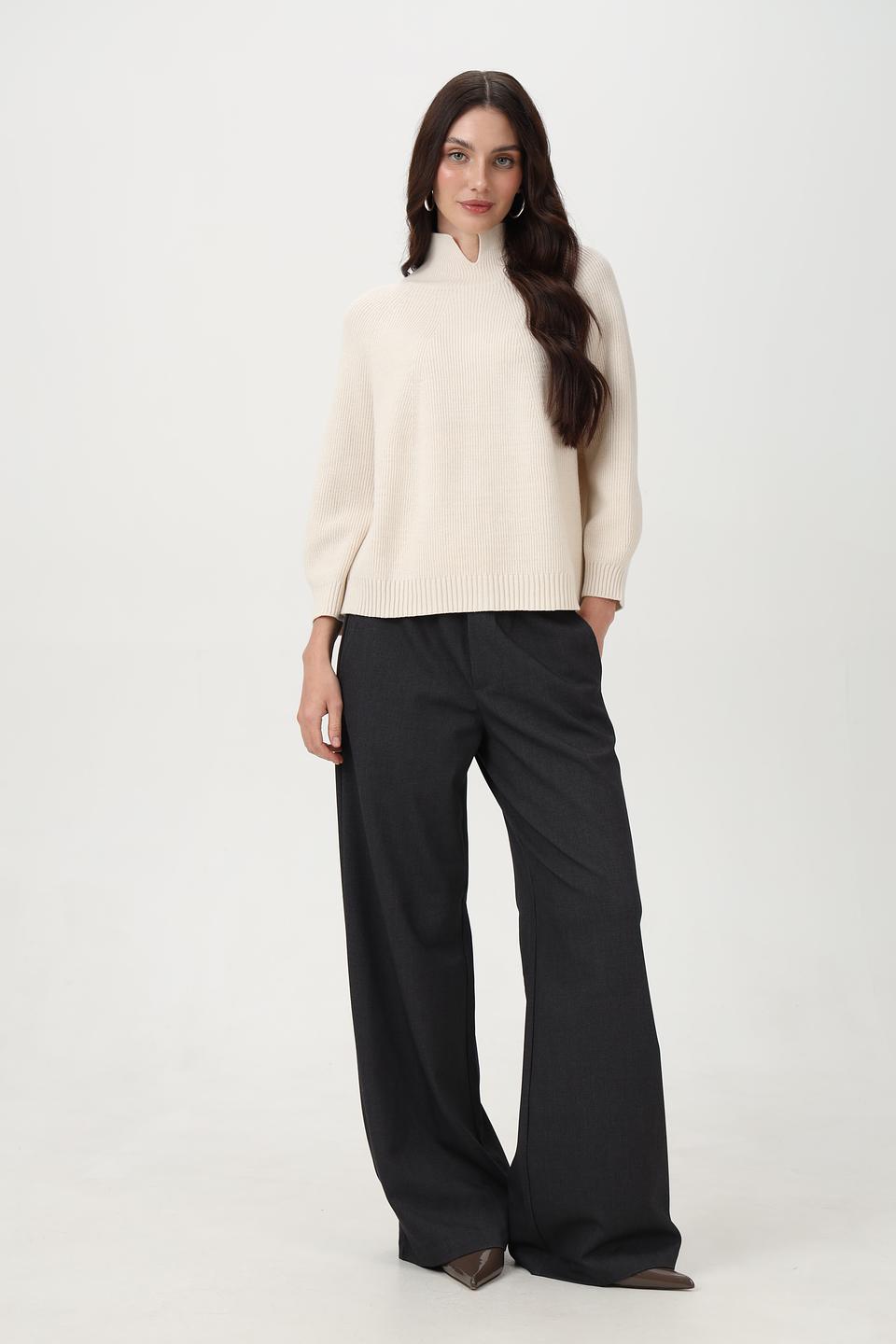 Пуловер Oui бежевый с вырезом